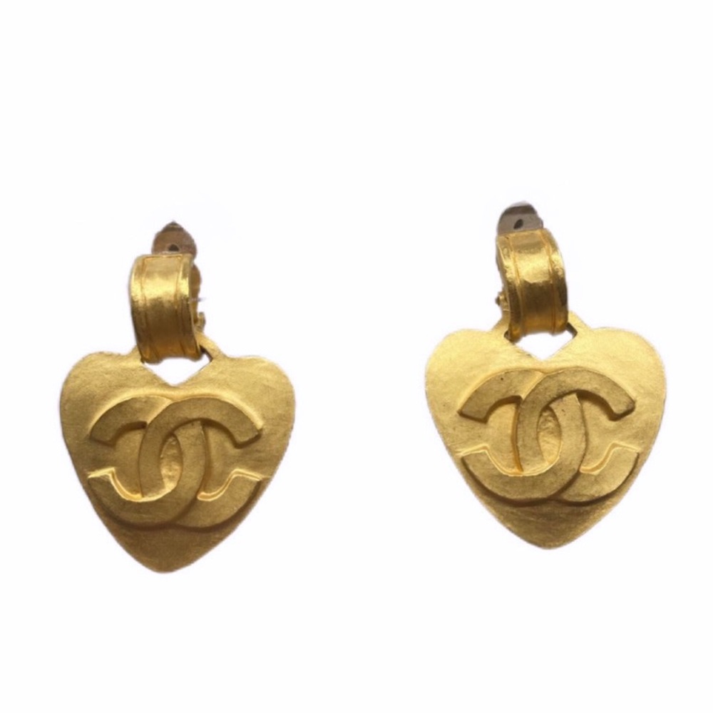 SOLD. Chanel vintage 95P matte gold heart earrings
